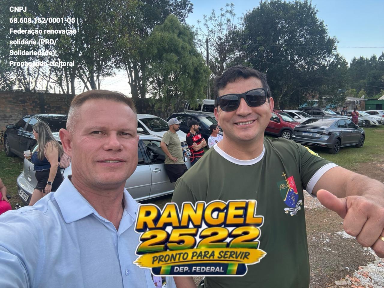 Rangel com apoiador em evento de campanha